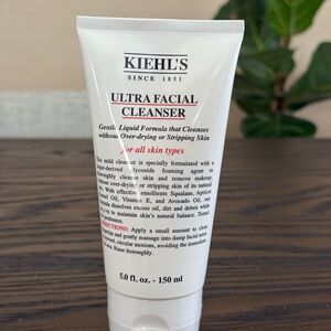Kiehl's Ultra Facial Cleanser - White and Red